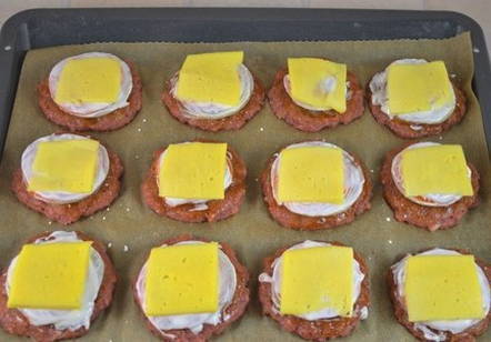 Котлеты с сыром в духовке Котлеты с сыром в духовке