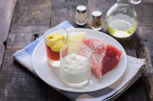 Свинина в сметане на сковороде