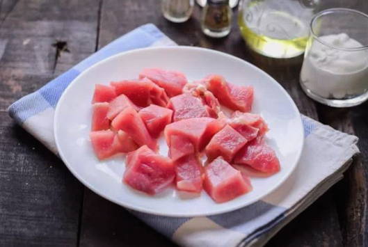 Свинина в сметане на сковороде