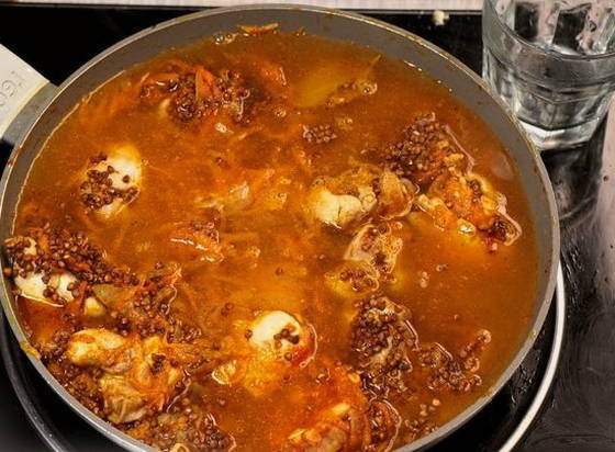 Гречка по-купечески с курицей на сковороде Гречка по-купечески с курицей на сковороде