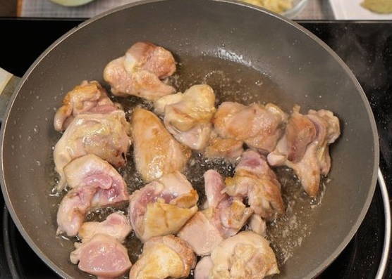 Гречка по-купечески с курицей на сковороде Гречка по-купечески с курицей на сковороде
