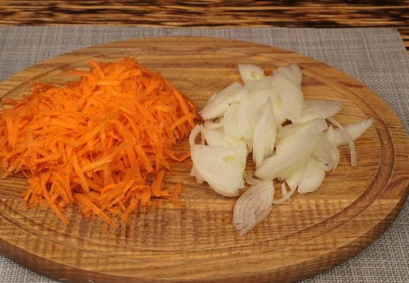 Гречка по-купечески с курицей на сковороде Гречка по-купечески с курицей на сковороде