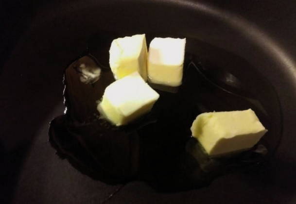 Жареная куриная печень с луком