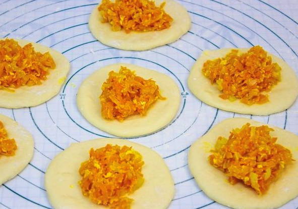 Пирожки с морковью в духовке