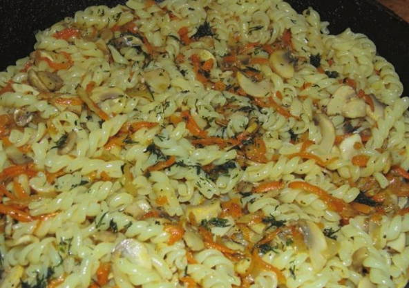 Макароны с шампиньонами