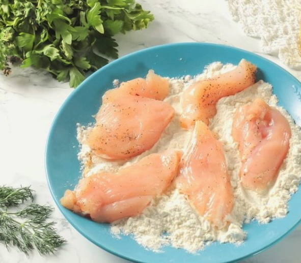 Наггетсы из куриной грудки в домашних условиях на сковороде Наггетсы из куриной грудки в домашних условиях на сковороде
