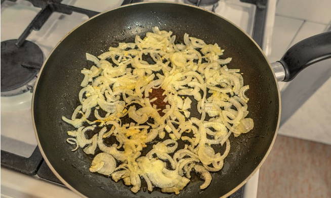 Пельмени со сметаной и сыром в духовке Пельмени со сметаной и сыром в духовке