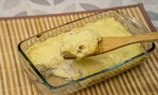 Пельмени со сметаной и сыром в духовке Пельмени со сметаной и сыром в духовке