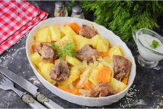 Тушеная картошка с мясом в духовке