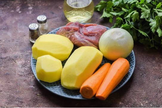 Тушеная картошка с мясом в духовке