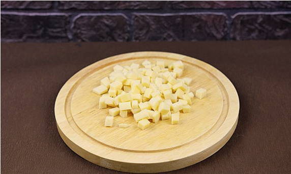 Салат с ветчиной, огурцом и сыром