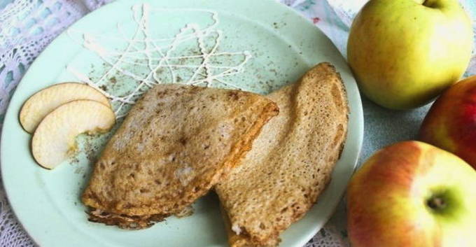 Блинчики с яблоками и корицей