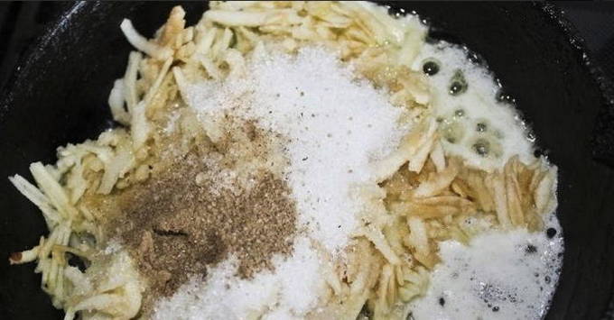 Блинчики с яблоками и корицей Блинчики с яблоками и корицей