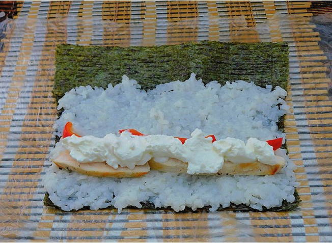 Роллы с курицей Роллы с курицей