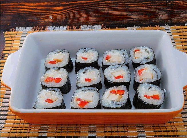 Роллы с курицей Роллы с курицей