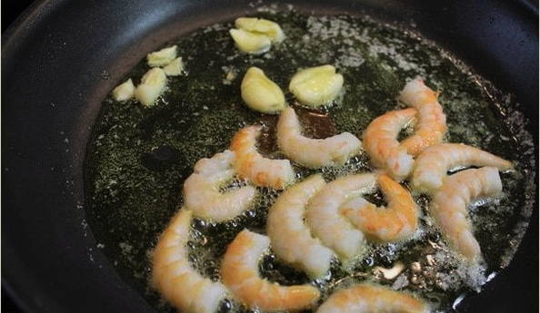 Паста с креветками и помидорами Паста с креветками и помидорами