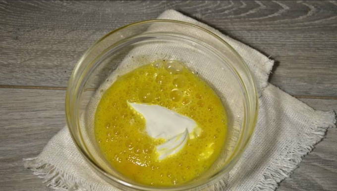 Гренки с яйцом на сковороде