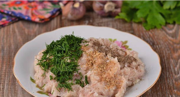 Шампиньоны с фаршем в духовке