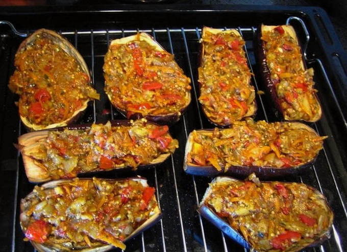 Лодочки из баклажанов в духовке