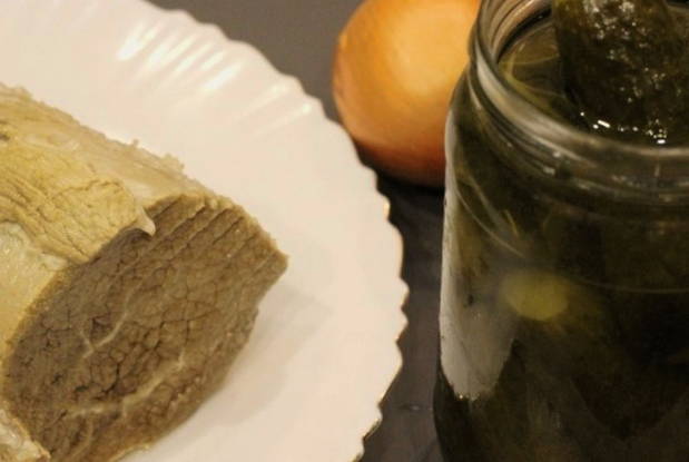 Шахтерский салат с мясом и солеными огурцами Шахтерский салат с мясом и солеными огурцами