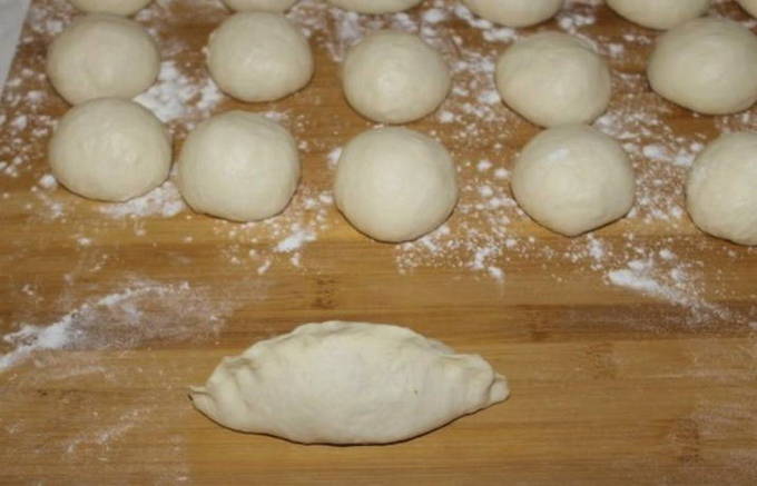 Пирожки на картофельном отваре с сухими дрожжами