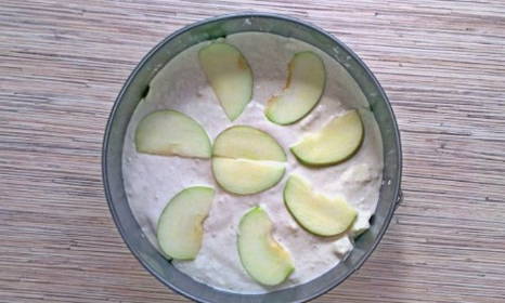 Диетическая шарлотка с яблоками