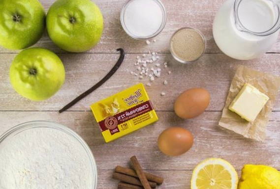 Булочки с яблоком и корицей