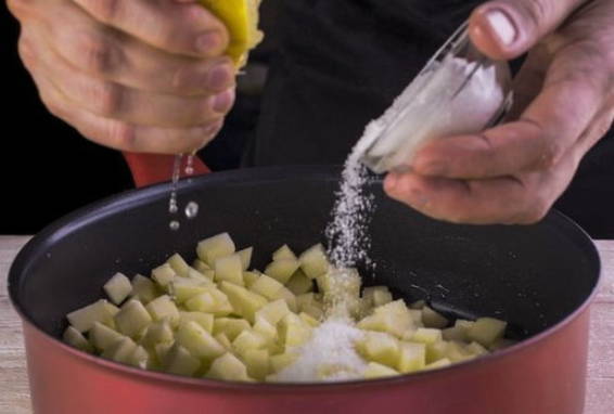 Булочки с яблоком и корицей