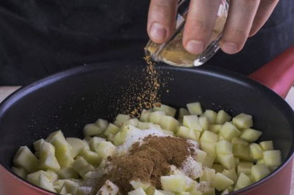 Булочки с яблоком и корицей