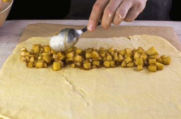 Булочки с яблоком и корицей