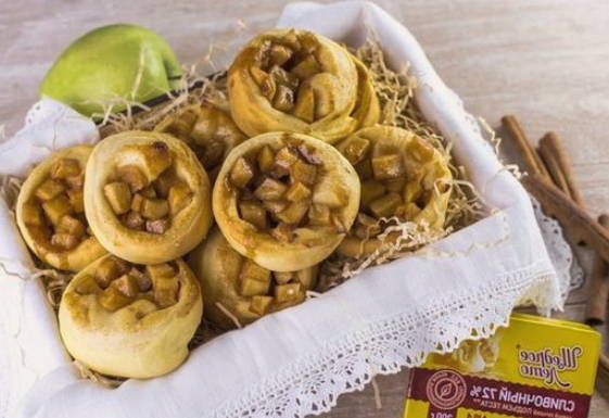Булочки с яблоком и корицей
