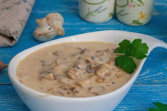 Сливочно-грибной соус из шампиньонов со сливками