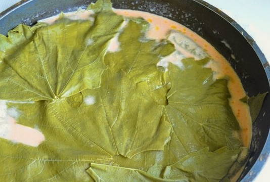 Мясо в виноградных листьях Мясо в виноградных листьях