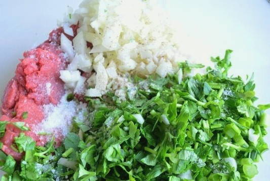 Мясо в виноградных листьях Мясо в виноградных листьях