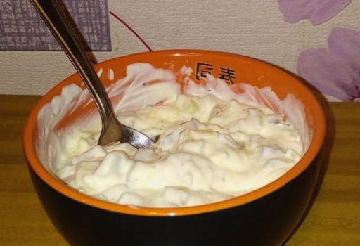 Соус с солеными огурцами, майонезом и чесноком Соус с солеными огурцами, майонезом и чесноком