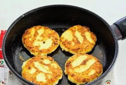 Сырники из домашнего творога Сырники из домашнего творога