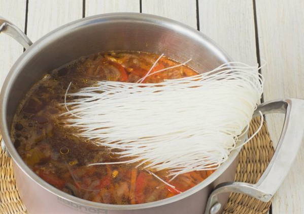 Суп с фунчозой Суп с фунчозой