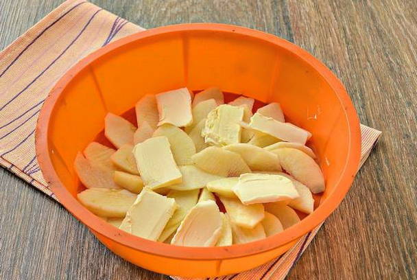 Заливная шарлотка с яблоками Заливная шарлотка с яблоками