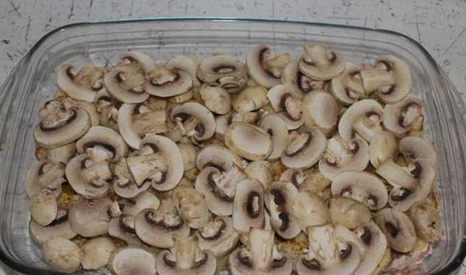 Свинина с грибами и картошкой в духовке Свинина с грибами и картошкой в духовке
