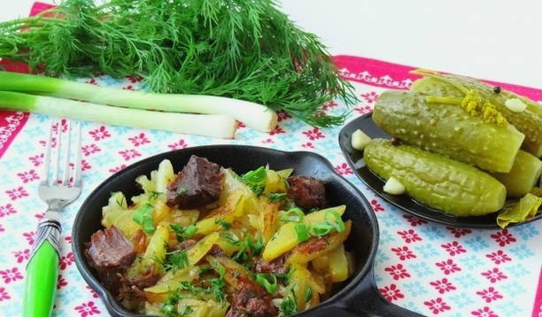 Картошка с тушенкой в сковороде Картошка с тушенкой в сковороде
