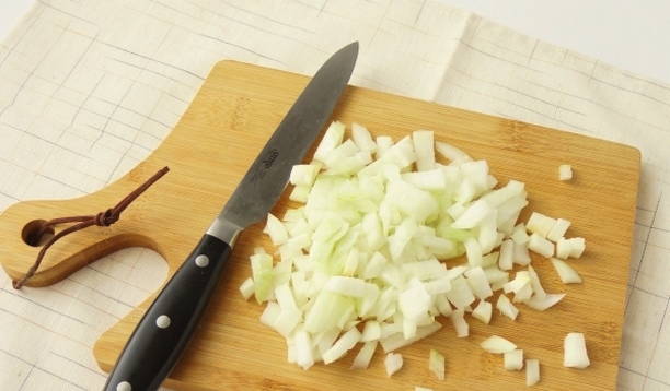 Картошка с тушенкой в сковороде Картошка с тушенкой в сковороде