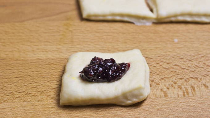 Пирожки с вареньем в духовке