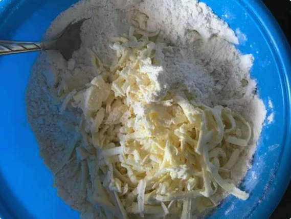 Рогалики с вареной сгущенкой