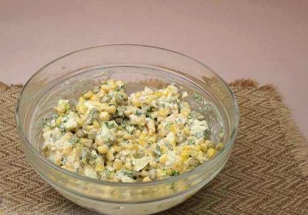 Салат «Обжорка» с курицей классический