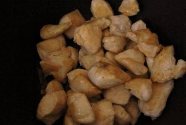 Салат «Обжорка» с курицей классический
