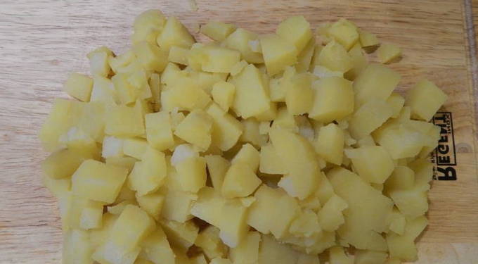Салат «Обжорка» с курицей классический
