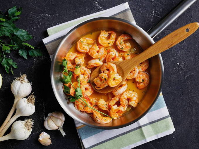 Креветки в чесночном соусе