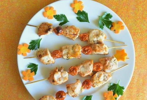 Шашлычки из куриной грудки на шпажках в духовке Шашлычки из куриной грудки на шпажках в духовке