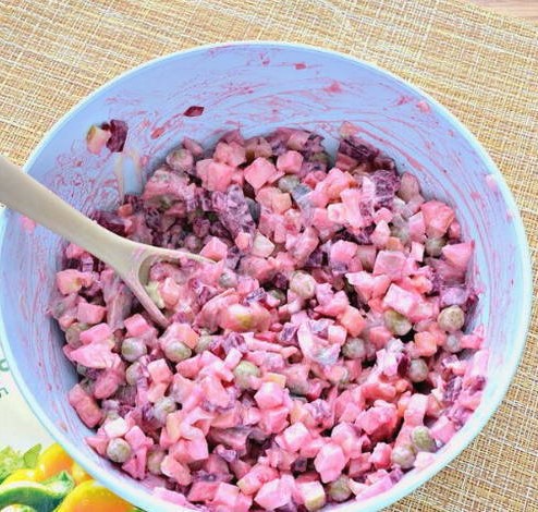 Салат из свеклы и селедки, но не шуба Салат из свеклы и селедки, но не шуба