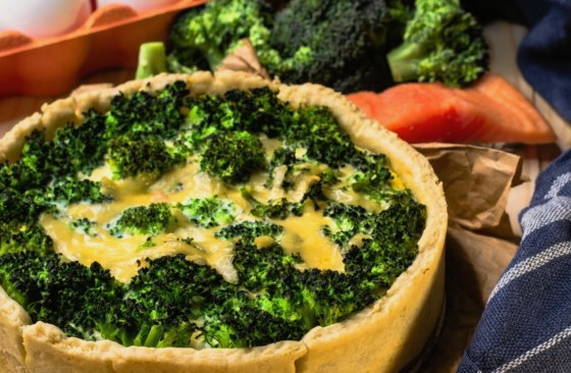 Киш с брокколи и красной рыбой Киш с брокколи и красной рыбой